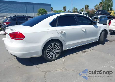 2015 Volkswagen Passat 1.8T Sport z USA, uszkodzony, nr VIN 1VWBT7A32FC014830